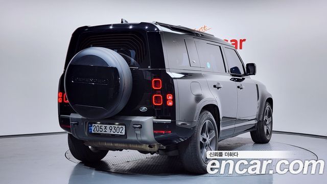 Land Rover Defender 110 P300 X-Dynamic SE