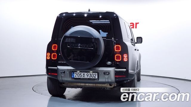 Land Rover Defender 110 P300 X-Dynamic SE