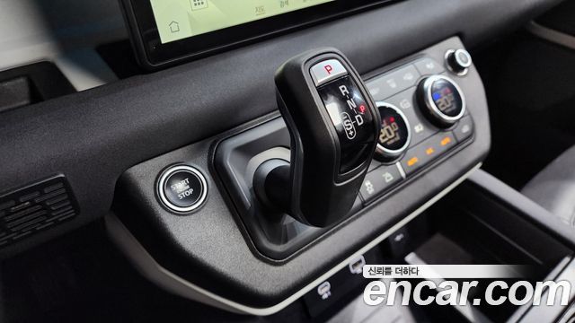 Land Rover Defender 110 P300 X-Dynamic SE