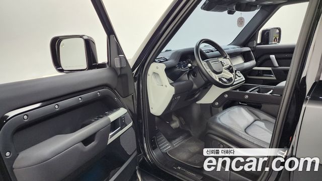 Land Rover Defender 110 P300 X-Dynamic SE
