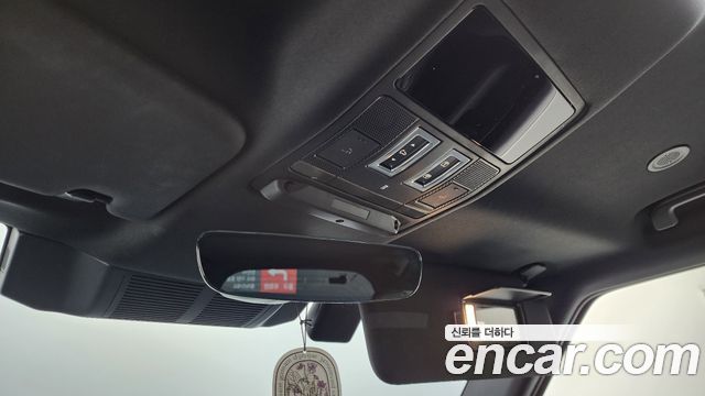 Land Rover Defender 110 P300 X-Dynamic SE