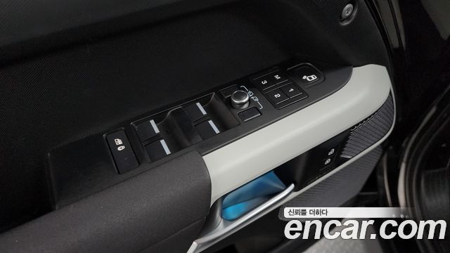 Land Rover Defender 110 P300 X-Dynamic SE