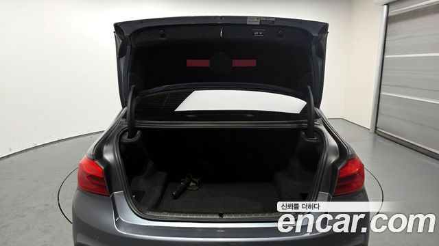 BMW 5-Series 520d M Sport Package Plus