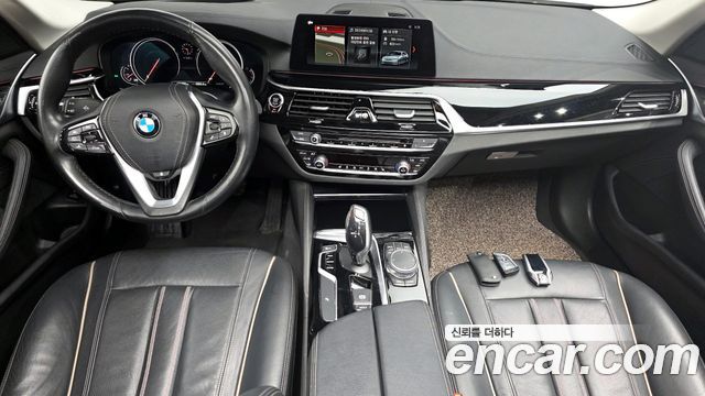 BMW 5-Series 520i Luxury