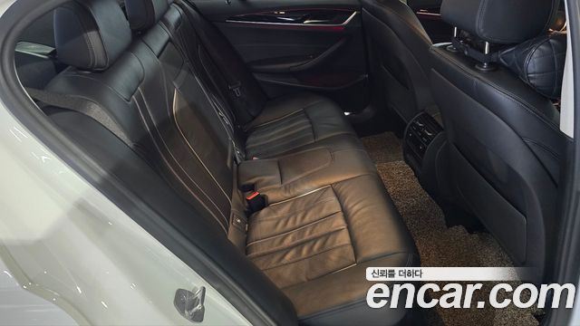 BMW 5-Series 520i Luxury