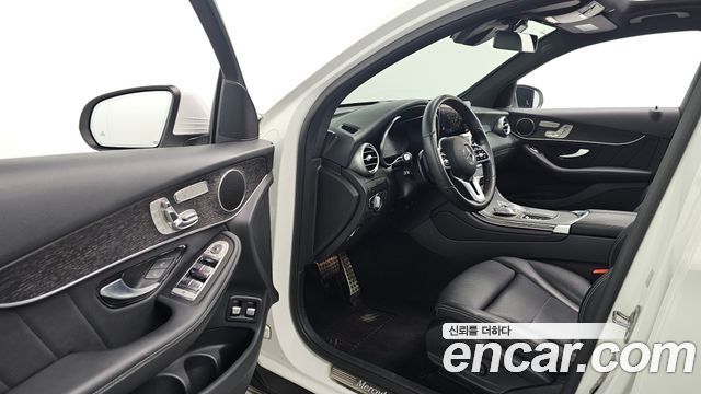 Mercedes-Benz GLC-Class GLC300e 4MATIC Coupe