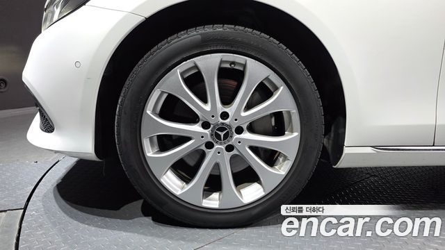 Mercedes-Benz E-Class E300 Exclusive