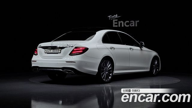 Mercedes-Benz E-Class E300 4MATIC AMG Line