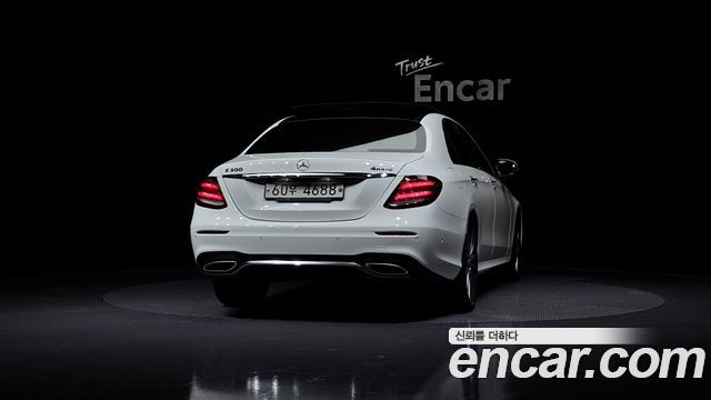 Mercedes-Benz E-Class E300 4MATIC AMG Line