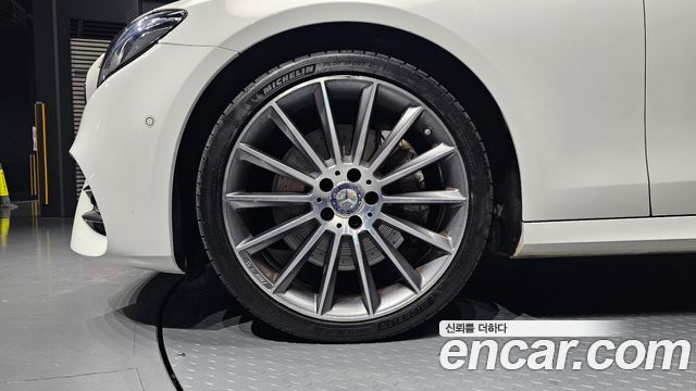 Mercedes-Benz E-Class E300 4MATIC AMG Line