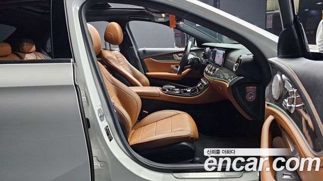 Mercedes-Benz E-Class E300 4MATIC AMG Line