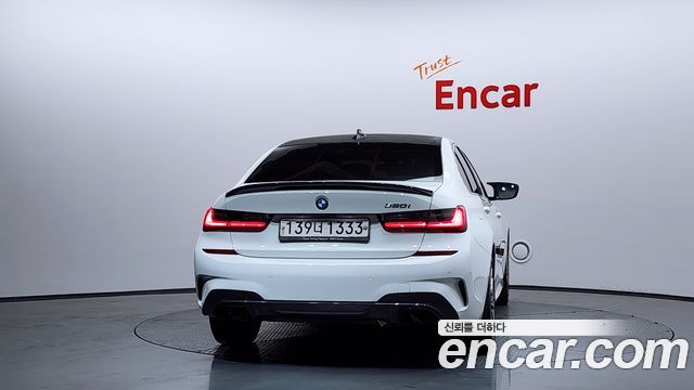 BMW 3-Series 320i Luxury
