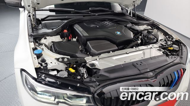 BMW 3-Series 320i Luxury