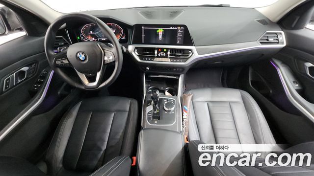 BMW 3-Series 320i Luxury