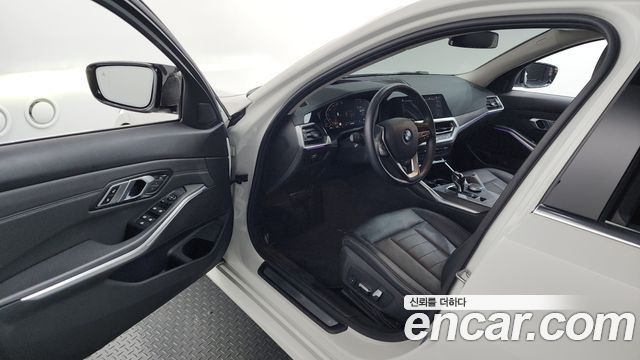 BMW 3-Series 320i Luxury