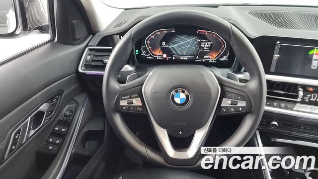 BMW 3-Series 320i Luxury