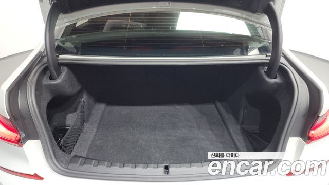 BMW 3-Series 320i Luxury