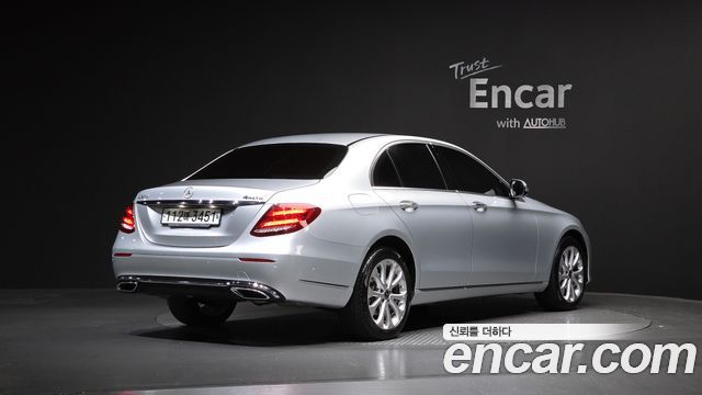 Mercedes-Benz E-Class E300 4MATIC Exclusive