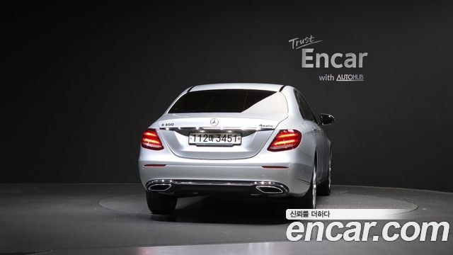 Mercedes-Benz E-Class E300 4MATIC Exclusive