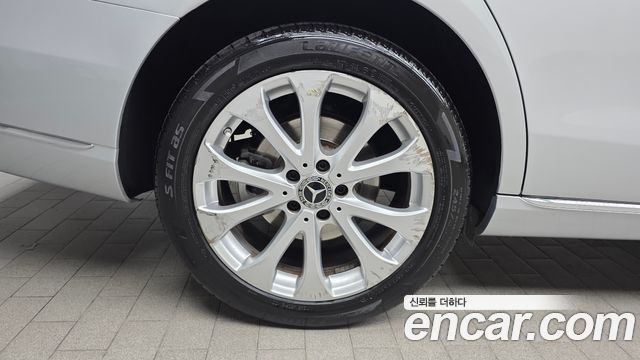 Mercedes-Benz E-Class E300 4MATIC Exclusive