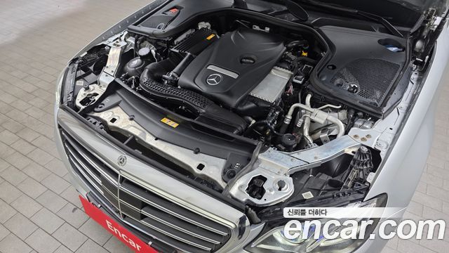 Mercedes-Benz E-Class E300 4MATIC Exclusive