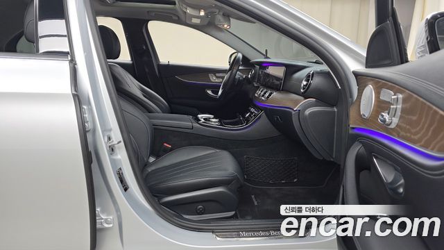 Mercedes-Benz E-Class E300 4MATIC Exclusive