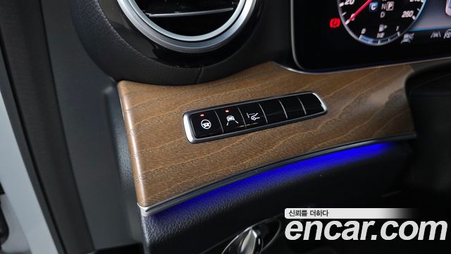 Mercedes-Benz E-Class E300 4MATIC Exclusive