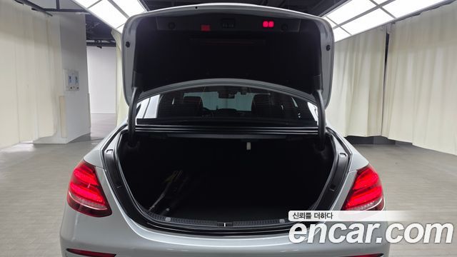 Mercedes-Benz E-Class E300 4MATIC Exclusive