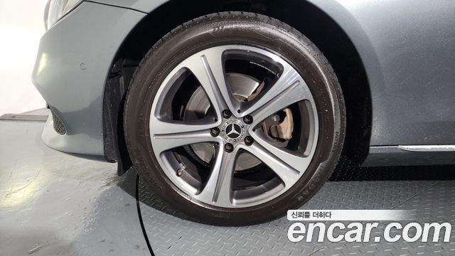 Mercedes-Benz E-Class E220d Avantgarde