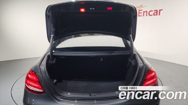 Mercedes-Benz E-Class E220d Avantgarde