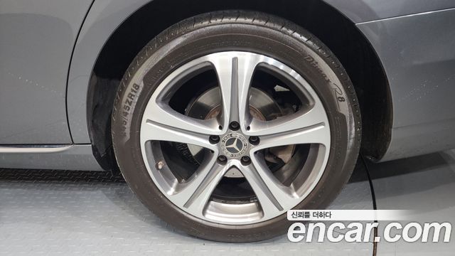 Mercedes-Benz E-Class E220d Avantgarde
