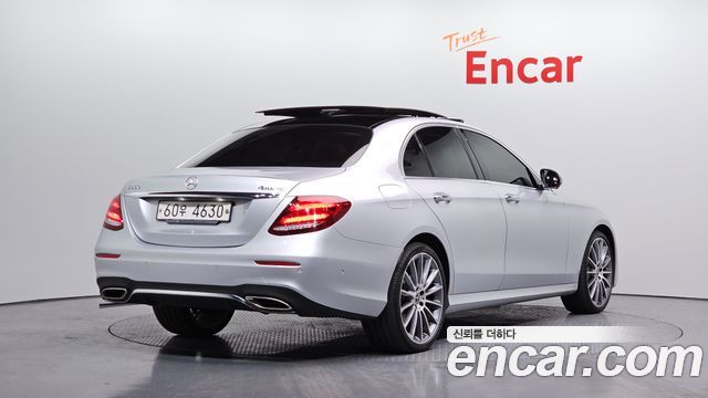 Mercedes-Benz E-Class E300 4MATIC AMG Line