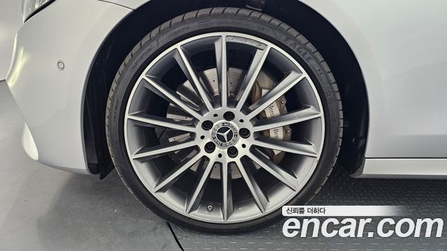 Mercedes-Benz E-Class E300 4MATIC AMG Line