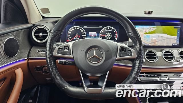 Mercedes-Benz E-Class E300 4MATIC AMG Line