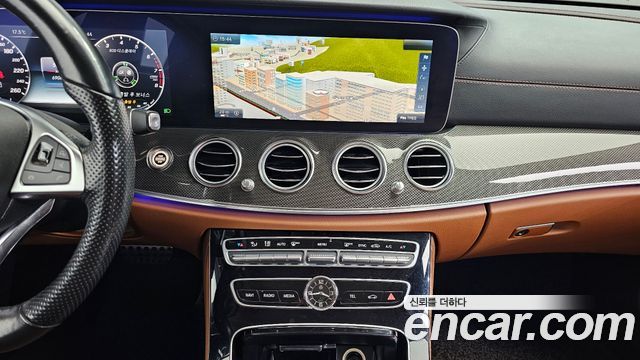 Mercedes-Benz E-Class E300 4MATIC AMG Line