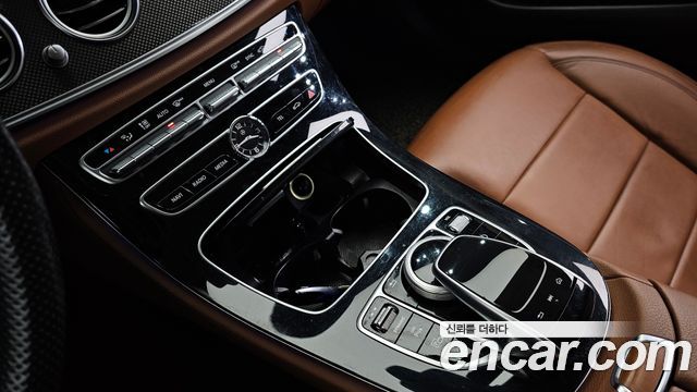 Mercedes-Benz E-Class E300 4MATIC AMG Line