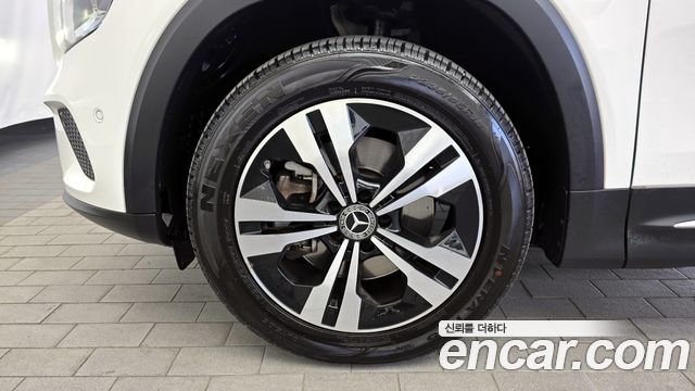 Mercedes-Benz GLB-Class GLB220