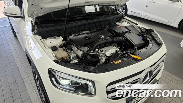 Mercedes-Benz GLB-Class GLB220