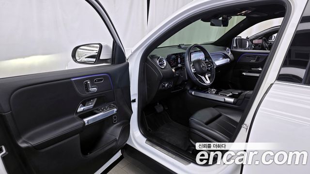 Mercedes-Benz GLB-Class GLB220
