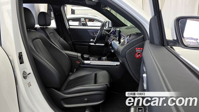 Mercedes-Benz GLB-Class GLB220