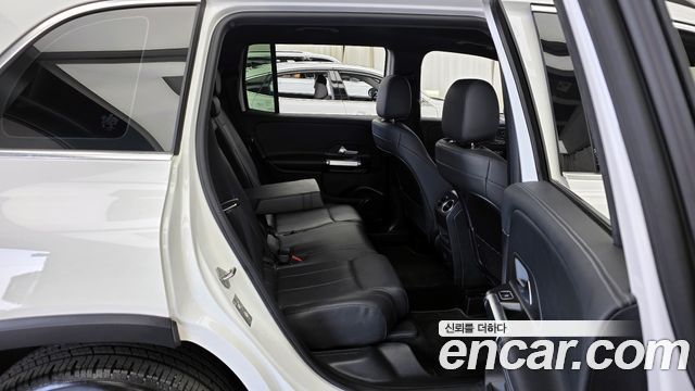 Mercedes-Benz GLB-Class GLB220