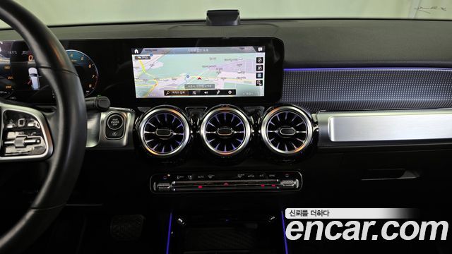 Mercedes-Benz GLB-Class GLB220