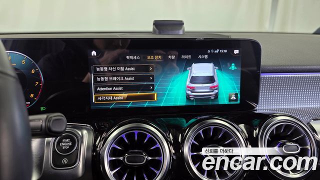 Mercedes-Benz GLB-Class GLB220
