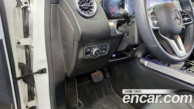 Mercedes-Benz GLB-Class GLB220