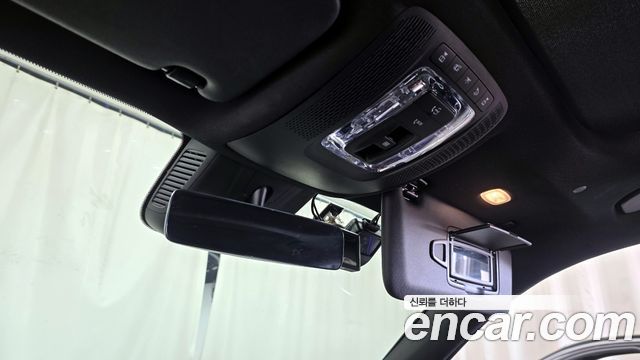 Mercedes-Benz GLB-Class GLB220