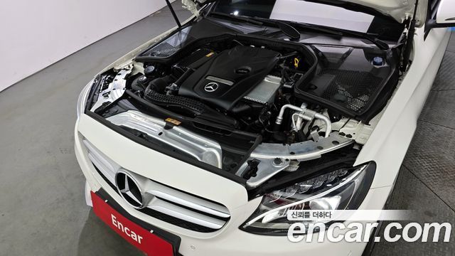 Mercedes-Benz C-Class C200 4MATIC AMG Line