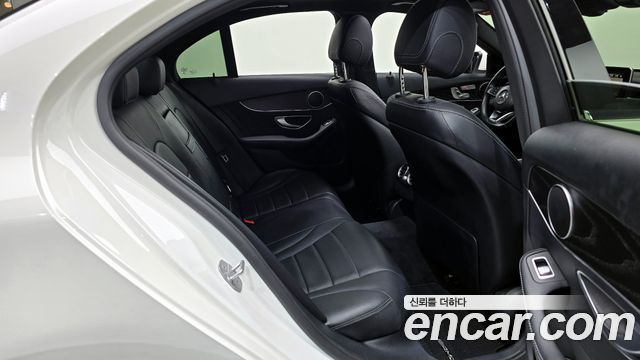 Mercedes-Benz C-Class C200 4MATIC AMG Line