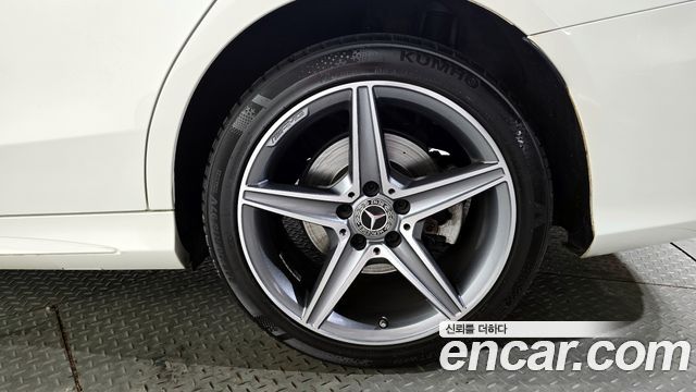 Mercedes-Benz C-Class C200 4MATIC AMG Line