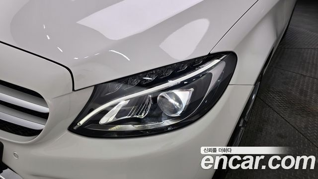 Mercedes-Benz C-Class C200 4MATIC AMG Line