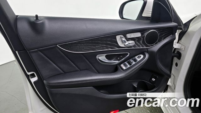 Mercedes-Benz C-Class C200 4MATIC AMG Line
